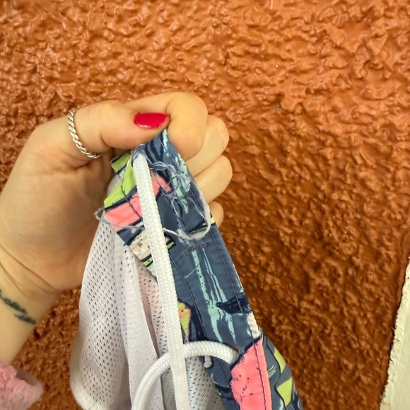 Vineyard Vines Men Size Medium Swimming Shorts Sailboat Patterning Preppy - Picture 5 of 5